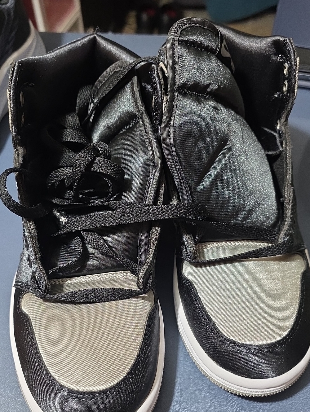 Jordan 1 Kids Black & Silver High-Top Sneakers Size 6.5y/8w, New.